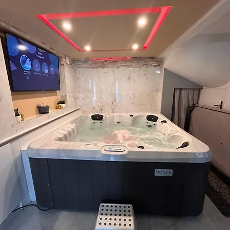 Jacuzzi Moon White 3* Vaudherland