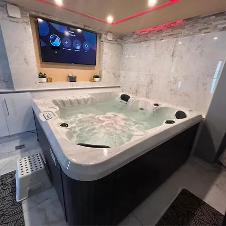 Jacuzzi Moon White Vendégház